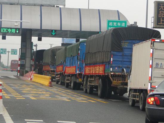 ��ӷ���˾܇�v̤��ǰ��������(z��i)�^(q��)ǰ����·��