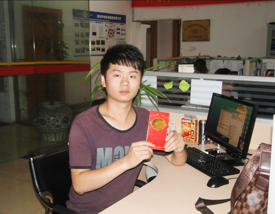 網(wǎng)絡(luò)部評(píng)選優(yōu)秀員工并實(shí)行獎(jiǎng)勵(lì)