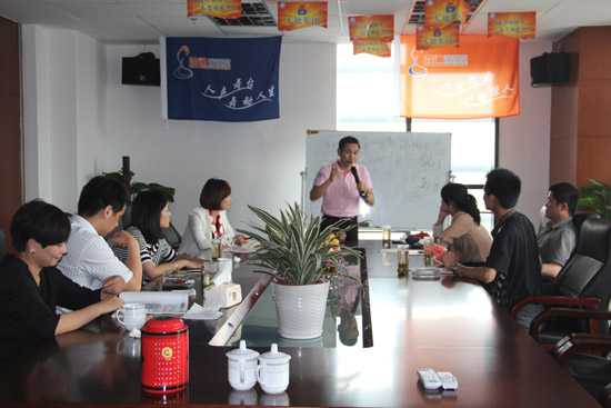 ���(hu��)�L(zh��ng)�c��ҹ�����ͨ���v�ý��K���ðl(f��)չ��Ӌ(j��)