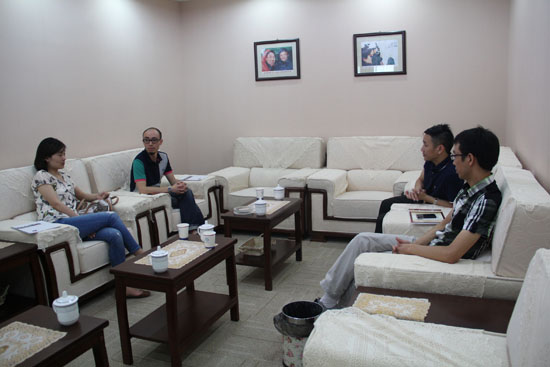 阿里巴巴總部滬蘇徽大區(qū)負(fù)責(zé)人與俞總親切交談