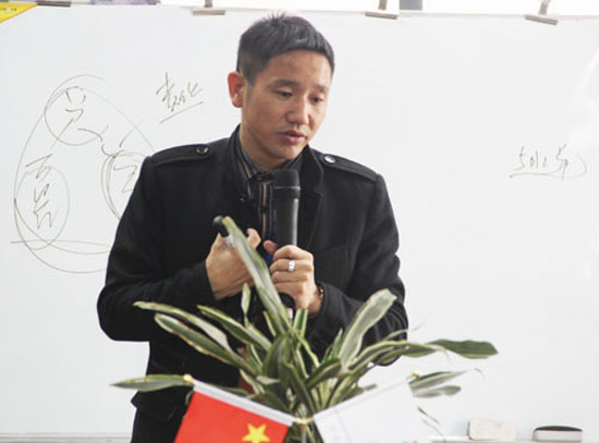 集裝箱房屋公司的俞總強調(diào)各部門領(lǐng)導(dǎo)要提高責(zé)任意識